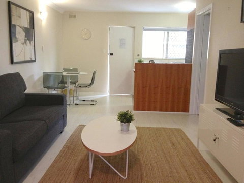 Townshend Rd - Hotel QLD 6