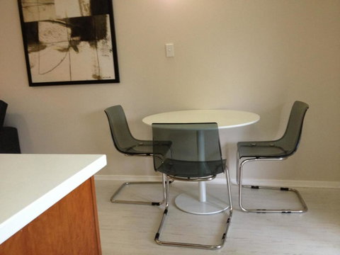 Townshend Rd - Hotel QLD 2