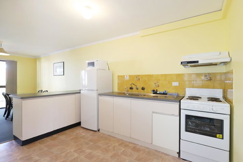 West Beach Lagoon 109 â€“ Amazing Location! - Hotel QLD 7