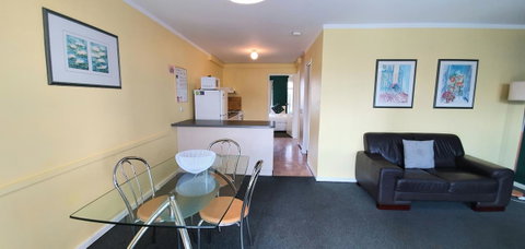 West Beach Lagoon 109 â€“ Amazing Location! - Hotel QLD 3