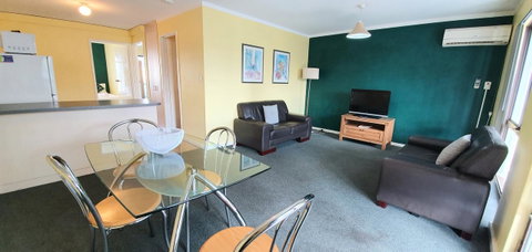 West Beach Lagoon 109 â€“ Amazing Location! - Hotel QLD 4