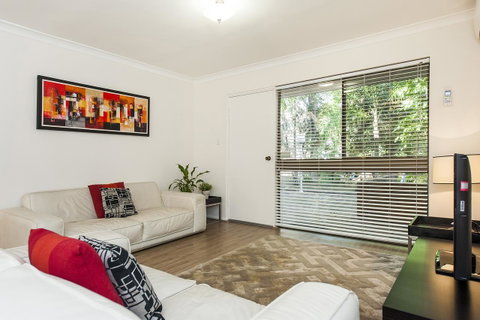 Forrest St - Hotel QLD 3