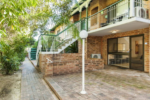 Forrest St - Hotel QLD 18