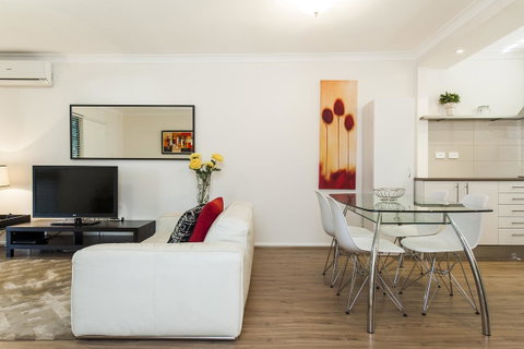 Forrest St - Hotel QLD 5