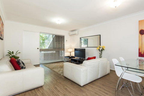 Forrest St - Hotel QLD 4