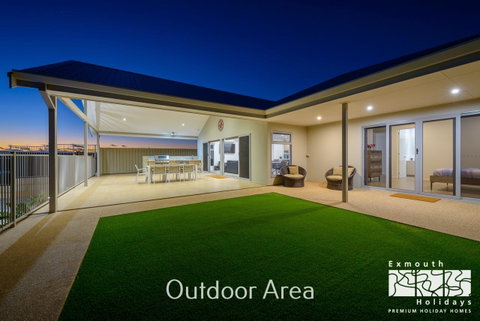 20 Madaffari Drive - Hotel QLD 19