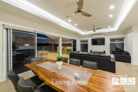 20 Madaffari Drive - Hotel QLD 3
