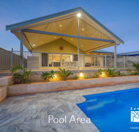 20 Madaffari Drive - Pool and Jetty - Hotel QLD