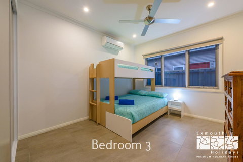 20 Madaffari Drive - Hotel QLD 13