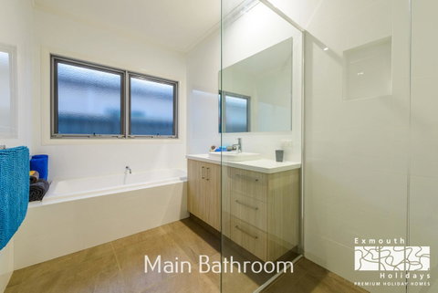 20 Madaffari Drive - Hotel QLD 15