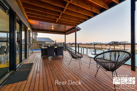 8 Kestrel Place - PRIVATE JETTY & POOL - Hotel QLD 15