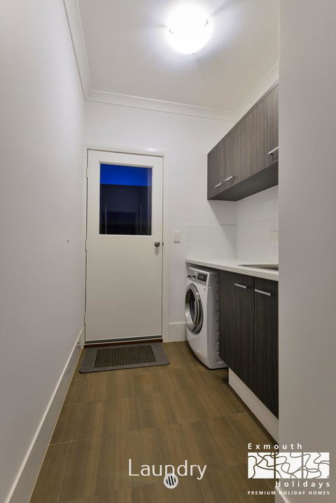 8 Kestrel Place - PRIVATE JETTY & POOL - Hotel QLD 14