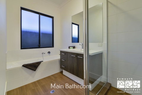 8 Kestrel Place - PRIVATE JETTY & POOL - Hotel QLD 13