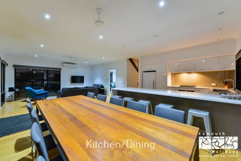 8 Kestrel Place - PRIVATE JETTY & POOL - Hotel QLD 4