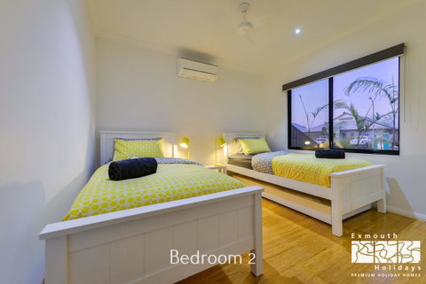 8 Kestrel Place - PRIVATE JETTY & POOL - Hotel QLD 10