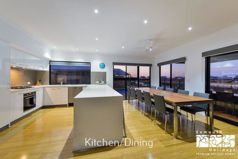 8 Kestrel Place - PRIVATE JETTY & POOL - Hotel QLD 3