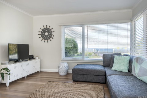 On The Beach Waterfront Apartment - Hotel QLD 3