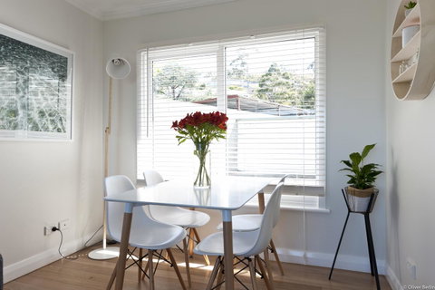 On The Beach Waterfront Apartment - Hotel QLD 4