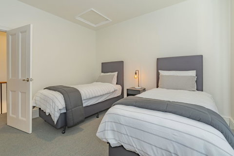 4 Bedroom House - Hobart CBD - Free Parking - Free WIFI - Hotel QLD 13
