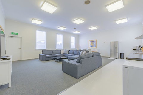 4 Bedroom House - Hobart CBD - Free Parking - Free WIFI - Hotel QLD 9