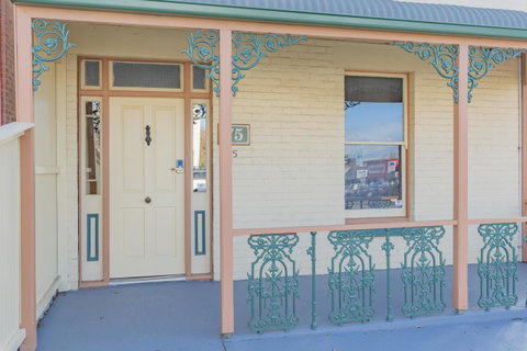 4 Bedroom House - Hobart CBD - Free Parking - Free WIFI - Hotel QLD 25