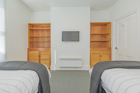 4 Bedroom House - Hobart CBD - Free Parking - Free WIFI - Hotel QLD 15