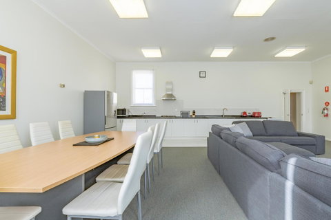 4 Bedroom House - Hobart CBD - Free Parking - Free WIFI - Hotel QLD 16