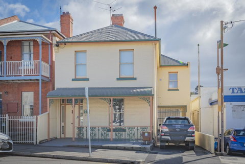 4 Bedroom House - Hobart CBD - Free Parking - Free WIFI - Hotel QLD 5