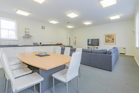 4 Bedroom House - Hobart CBD - Free Parking - Free WIFI - Hotel QLD 0