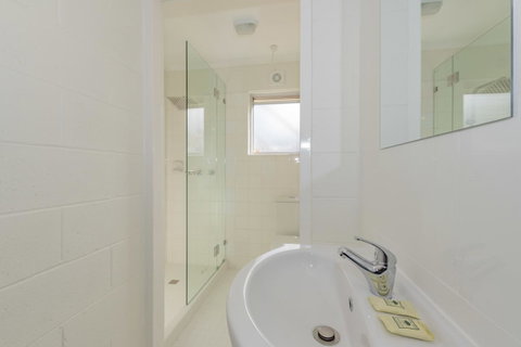 4 Bedroom House - Hobart CBD - Free Parking - Free WIFI - Hotel QLD 11