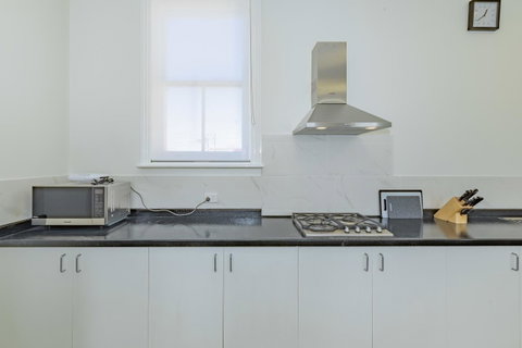 4 Bedroom House - Hobart CBD - Free Parking - Free WIFI - Hotel QLD 8