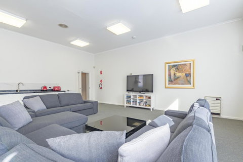 4 Bedroom House - Hobart CBD - Free Parking - Free WIFI - Hotel QLD 12