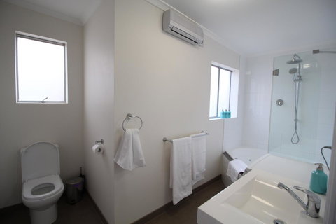Trinity Hill Apartments - Hotel QLD 1