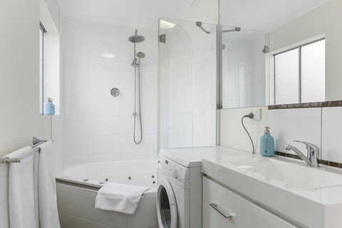 Trinity Hill Apartments - Hotel QLD 2