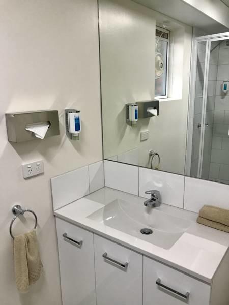 Adina Place Motel Apartments - Hotel QLD 9