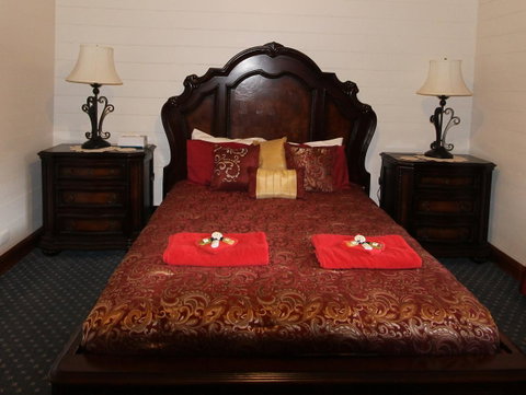 Kerrellie Cottages 2, 4 & 8 Reid Street - Hotel QLD 4