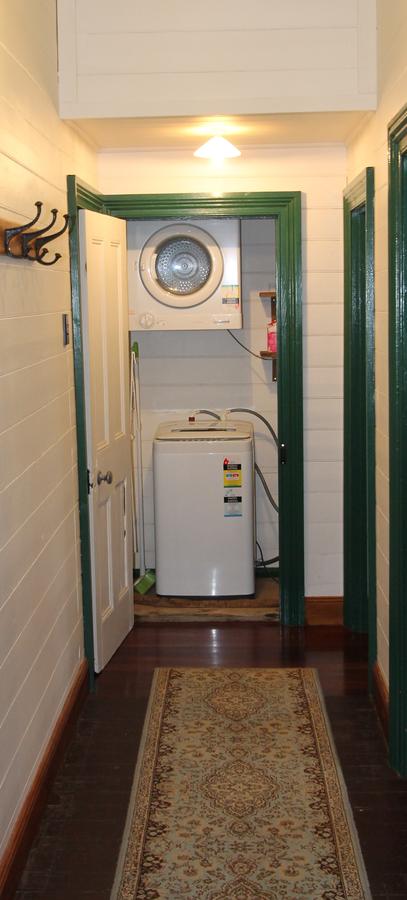 Kerrellie Cottages 2, 4 & 8 Reid Street - Hotel QLD 10