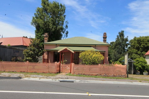 Kerrellie Cottages 2, 4 & 8 Reid Street - Hotel QLD 2