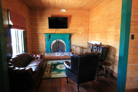 Kerrellie Cottages 2, 4 & 8 Reid Street - Hotel QLD 5
