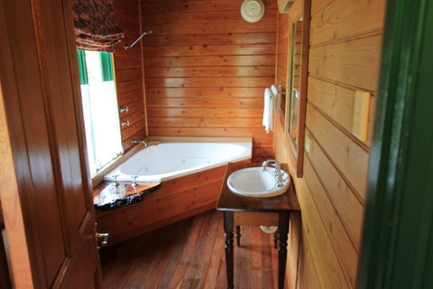Kerrellie Cottages 2, 4 & 8 Reid Street - Hotel QLD 17