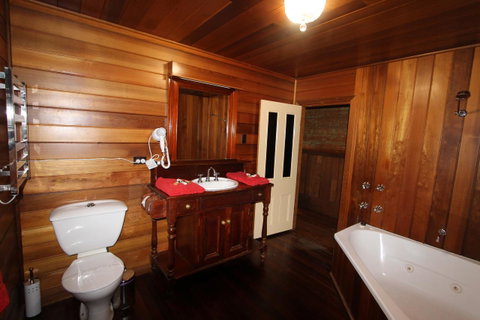 Kerrellie Cottages 2, 4 & 8 Reid Street - Hotel QLD 25