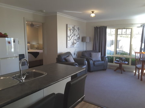 On The Terrace - Hotel QLD 36