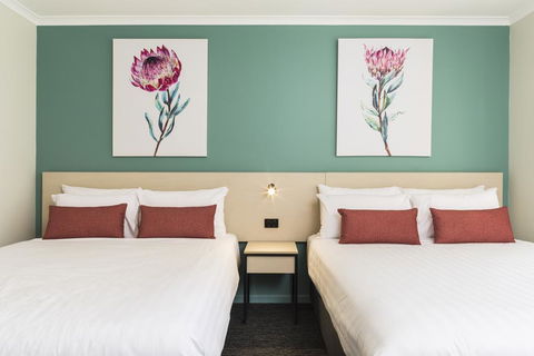 Nightcap At Balaclava Hotel - Hotel QLD 1