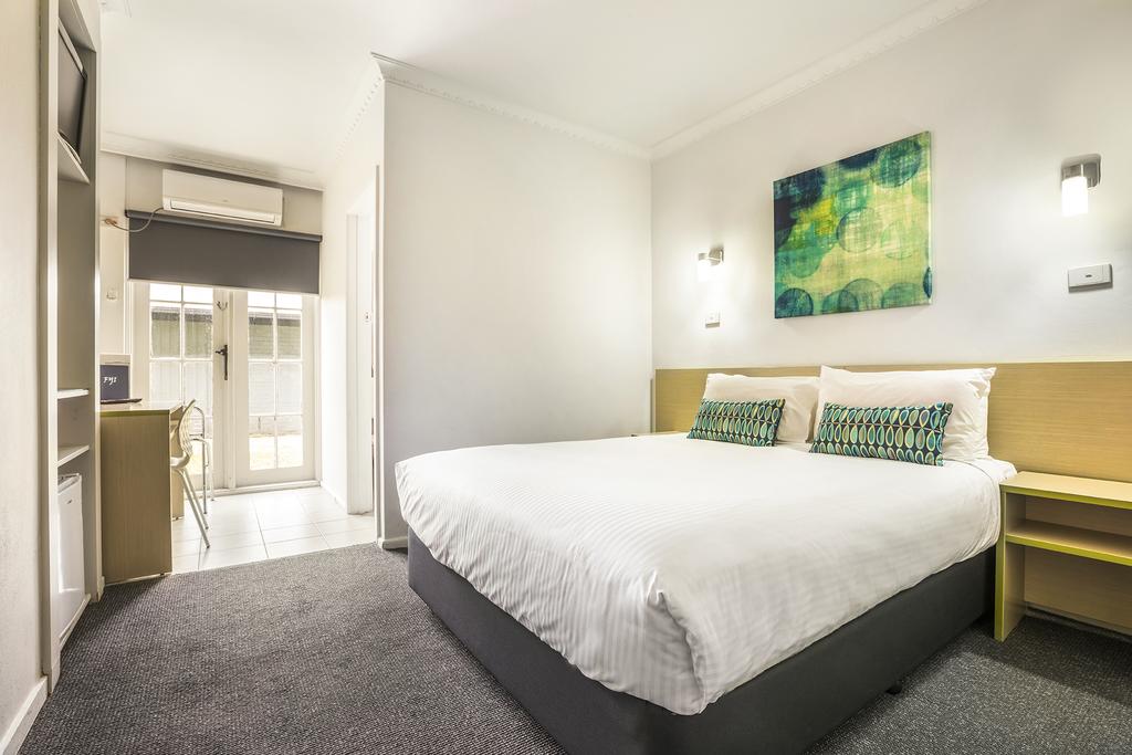 Airport West VIC Hotel QLD