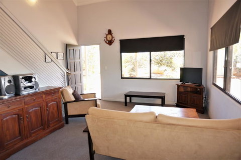 Ningaloo Breeze Villa 10 - 3 Bedroom Fully Self-Contained Disabled-Friendly Accommodation - Hotel QLD 3