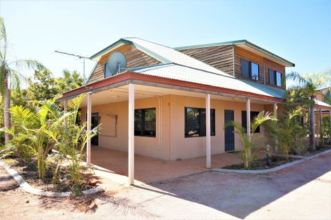Ningaloo Breeze Villa 10 - 3 Bedroom Fully Self-Contained Disabled-Friendly Accommodation - Hotel QLD 0