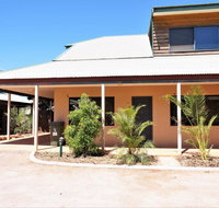 Ningaloo Breeze Villa 2 - 3 Bedroom Fully Self-Contained Holiday Accommodation - Hotel QLD