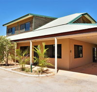Ningaloo Breeze Villa 3 - 3 Bedroom Fully Self-Contained Holiday Accommodation - Hotel QLD