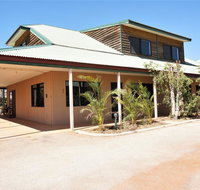 Ningaloo Breeze Villa 4 - 3 Bedroom Fully Self-Contained Holiday Accommodation - Hotel QLD