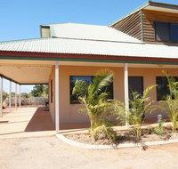 Ningaloo Breeze Villa 6 - 3 Bedroom Fully Self-Contained Holiday Accommodation - Hotel QLD